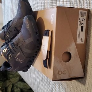 ON Waterproof women's size 7.5 in navy